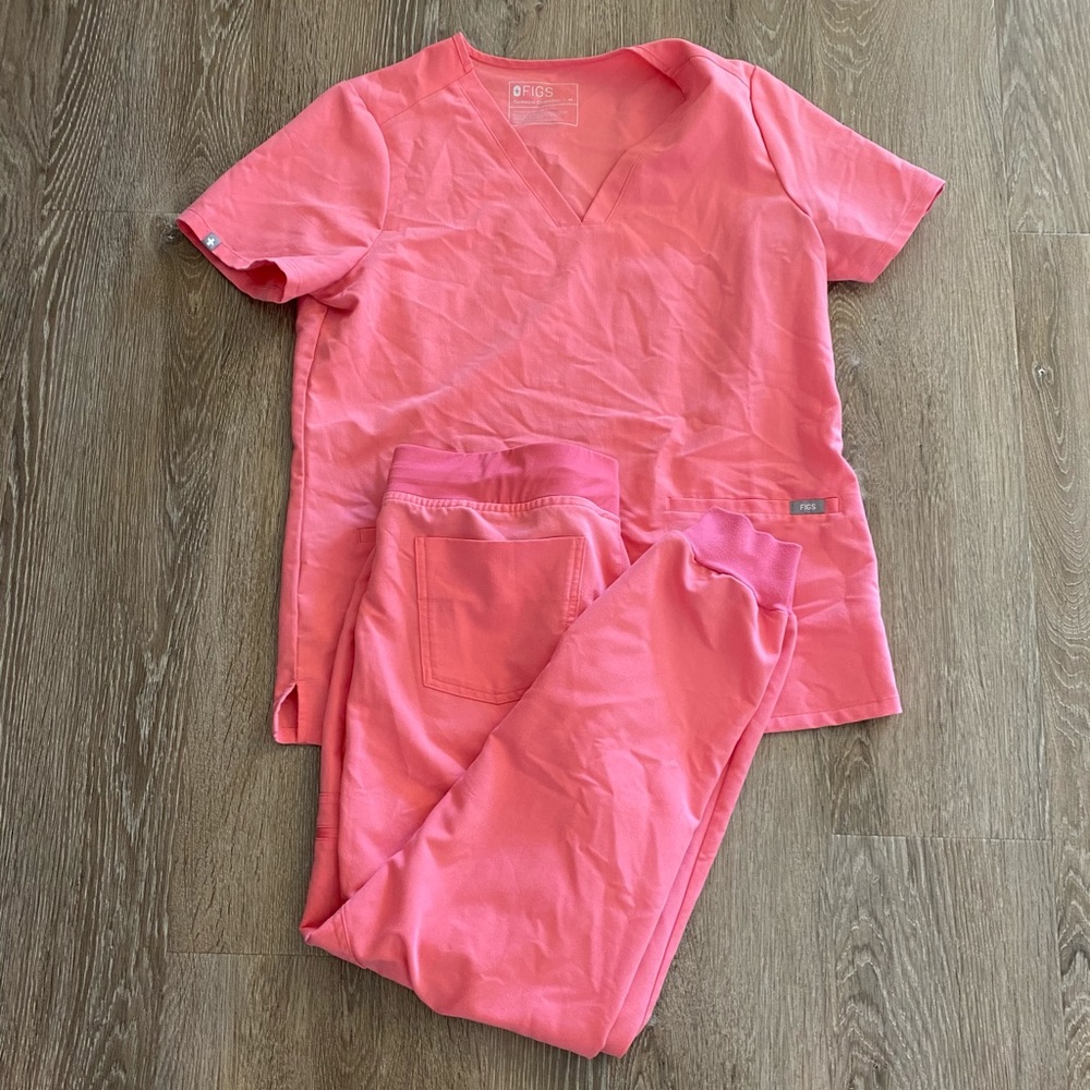 Neon pink FIGS scrub set. Size medium.